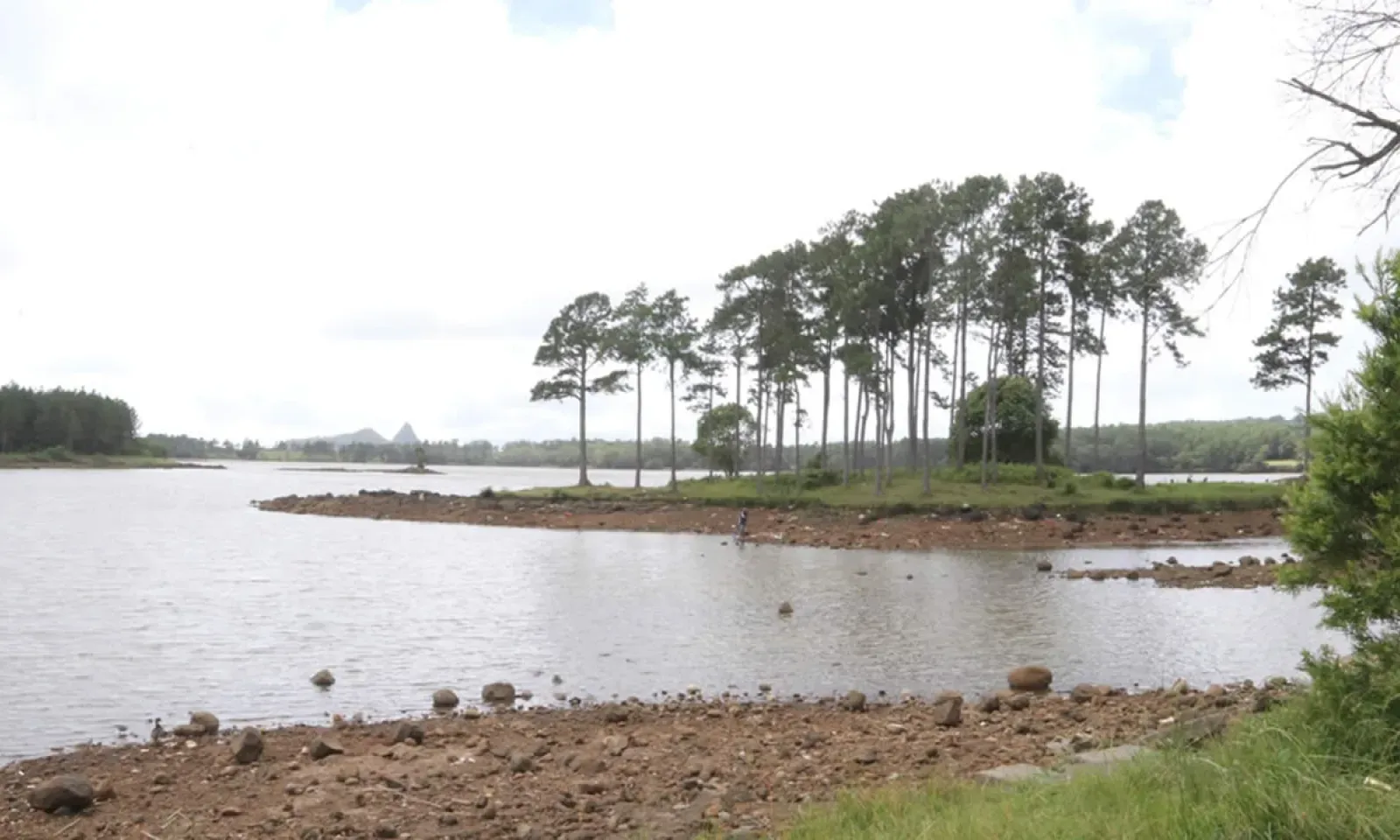  La digue n’est pas remplie à 100%, donc pas de débordement en  vue.
