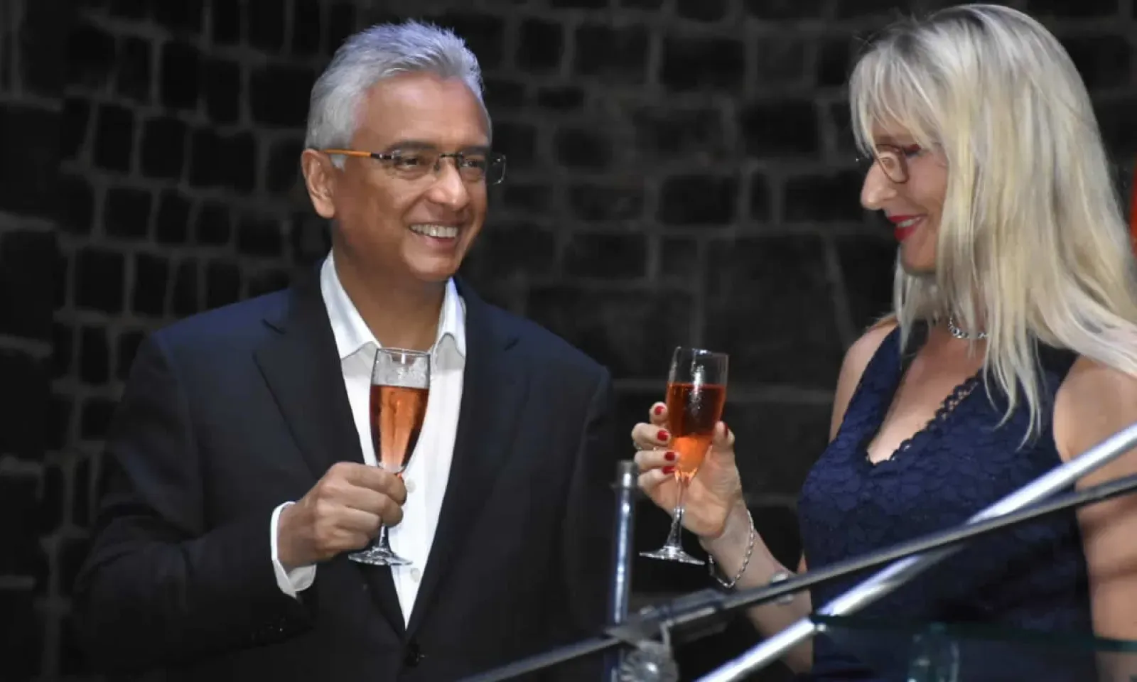 Le PM Pravind Jugnauth et Marjaana Sall,  de l’Union européenne.