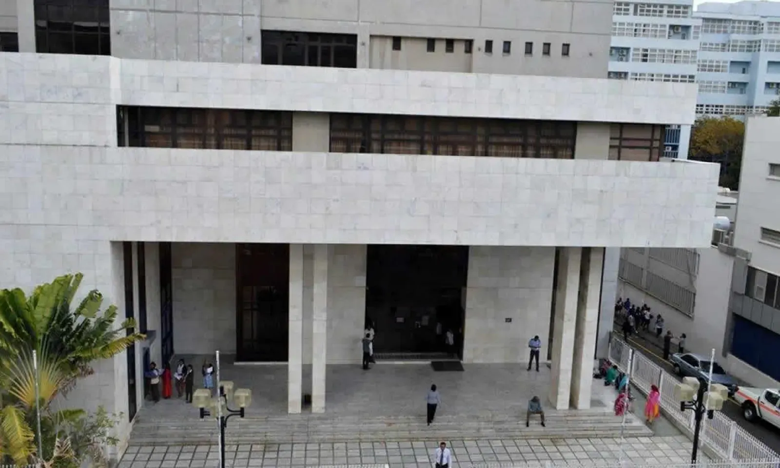 La cour intermédiaire