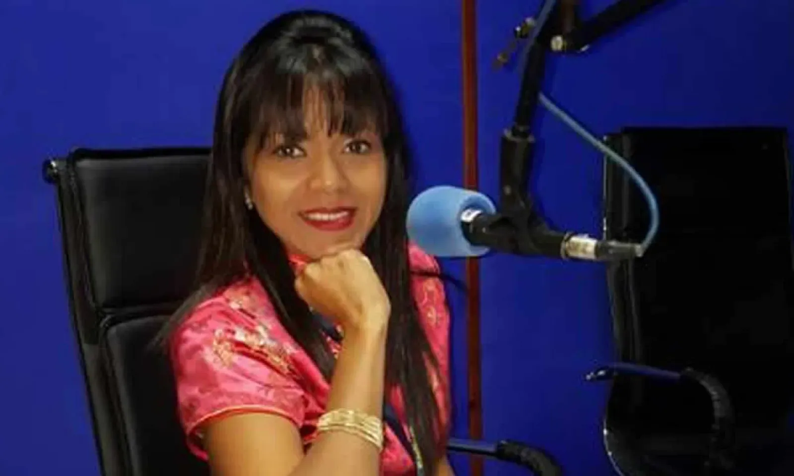 Stéphanie Cerdor anime l’émission « En toute  confidence » de 22 heures à minuit du lundi au jeudi.