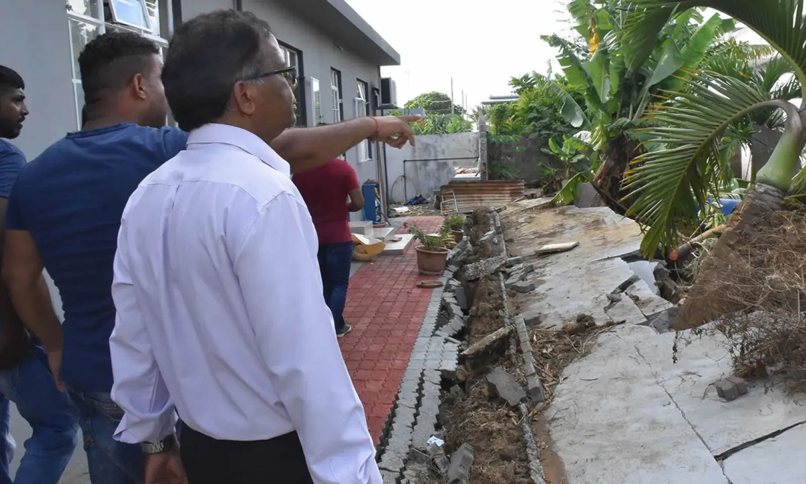 L’eau boueuse a causé beaucoup de dégâts à Cottage.