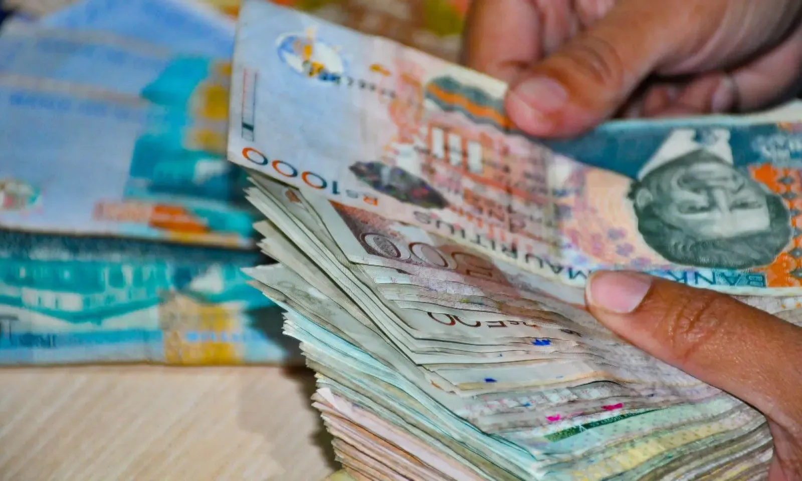 La loi prévoit un salaire égal pour un travail égal, indépendamment du genre.