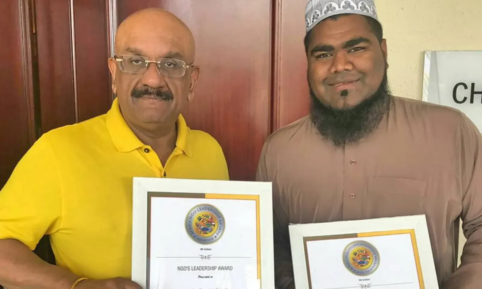 Dr R. L. Bhatia et l’imam Arshad Joomun.