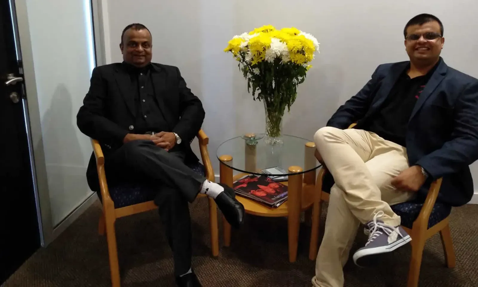 Le Dr Avula Jaikishen,  CEO de Red Kangaroo (à g.),  et le Dr Tanvir Jaikishen.