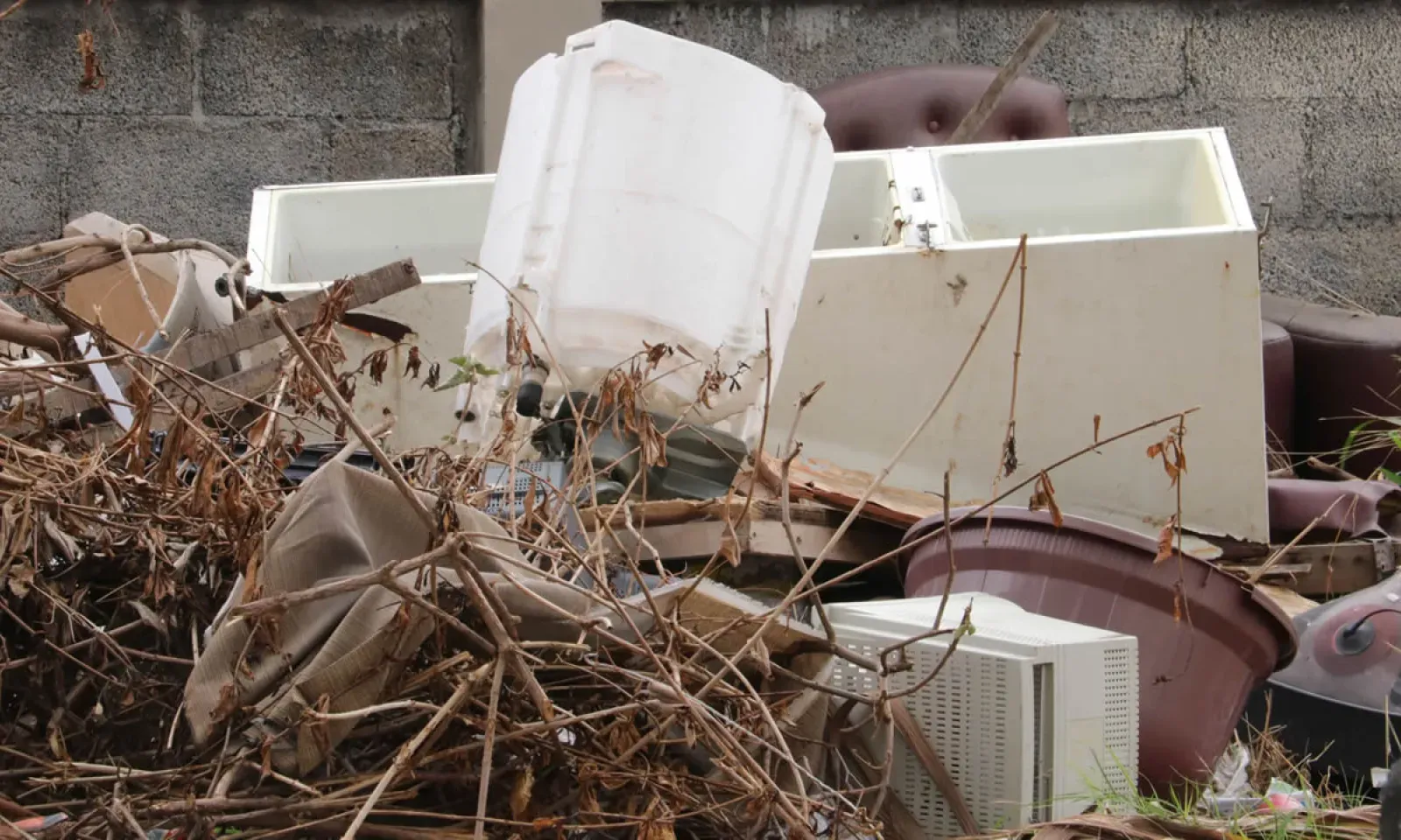 Ordures en tout genre à Bell Village.