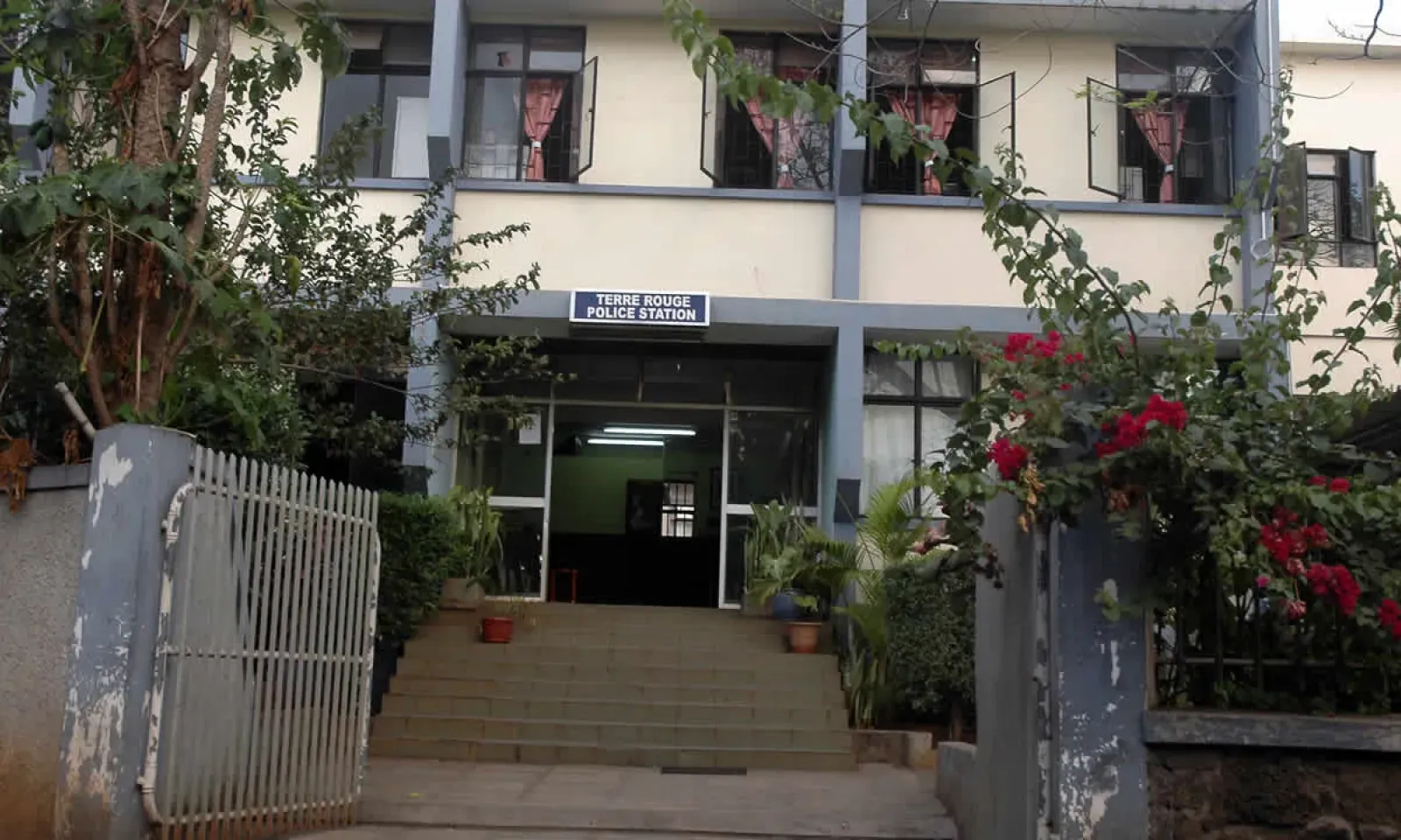 station de police de terre rouge