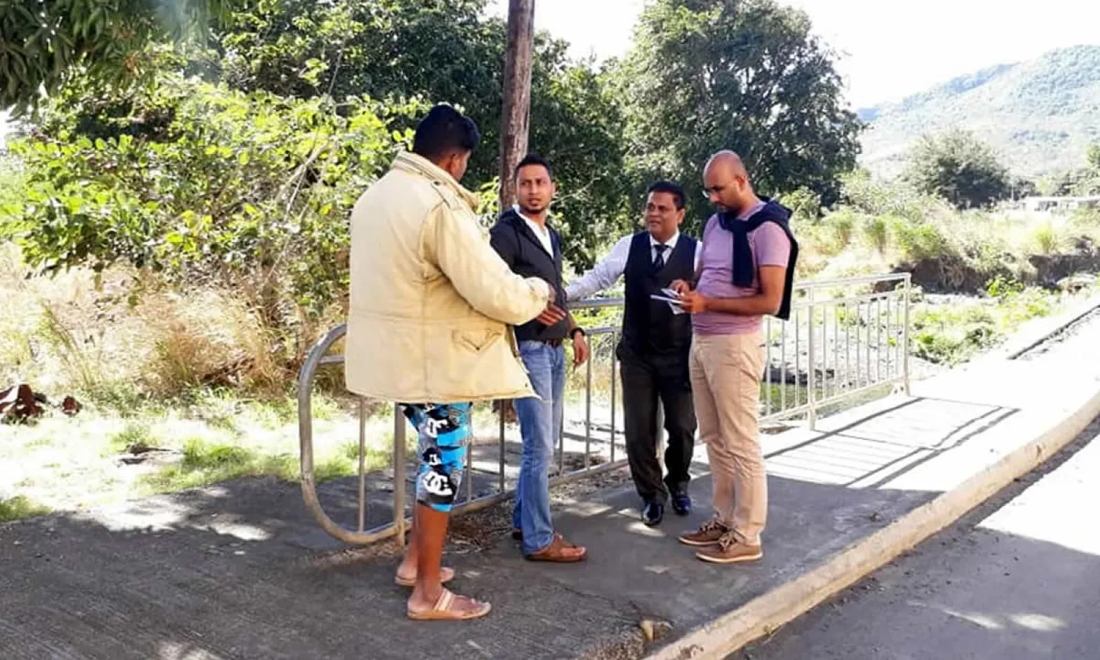 Ken Arian et Vikash Oree