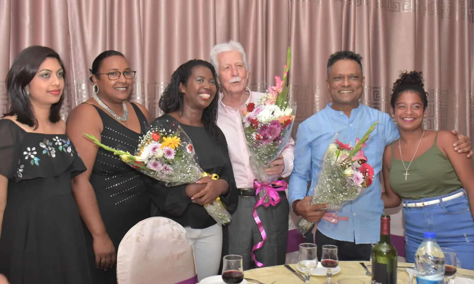 Paul Bérenger et d’autres membres du MMM ont participé à la fête de fin d’année du comité régional mauve de la circonscription no 19. 