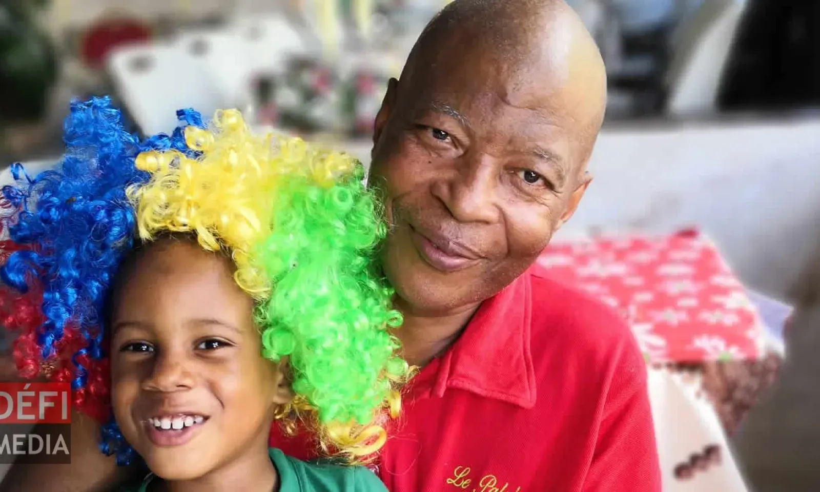 Rico L’Intelligent, en compagnie  de son petit-fils.