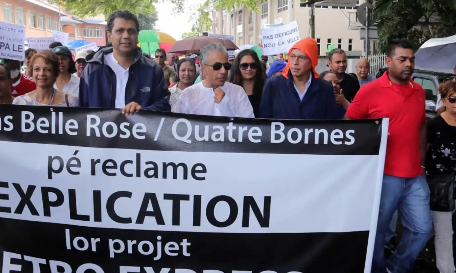 Marche contre le Metro Express à Quatre-Bornes