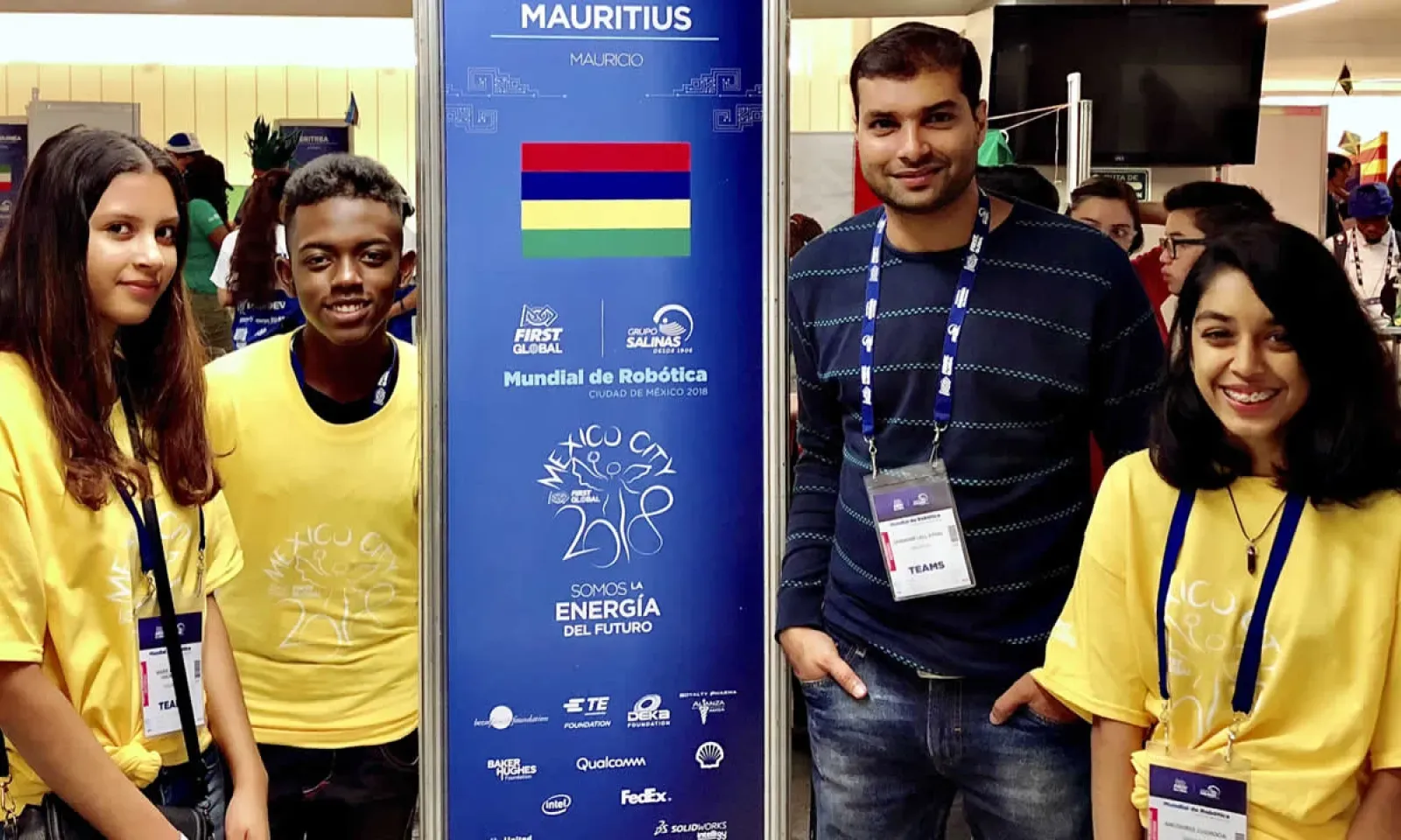 Les trois collégiens et leur accompagnateur  Krishna Athal.