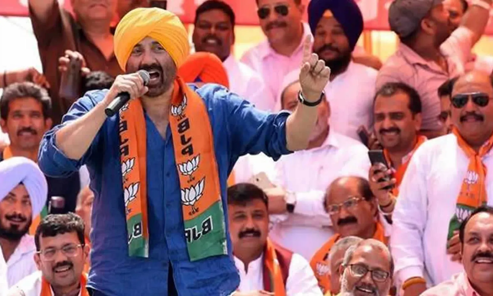 Plusieurs vedettes de Bollywood au Parlement indien