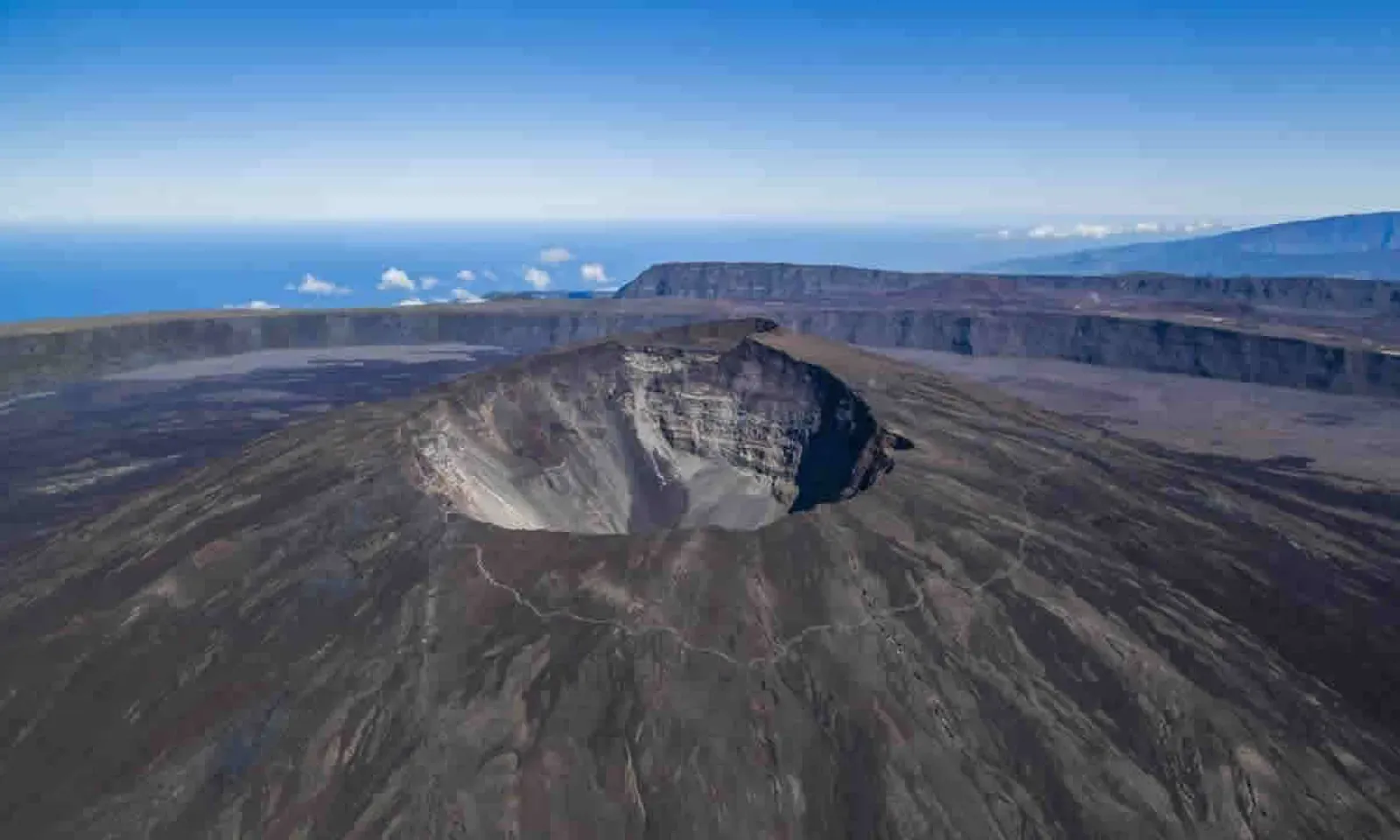 Le Piton de la Fournaise est une attraction majeure du sud de l’île sœur.