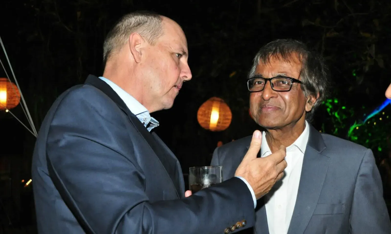 Jean Michel Pitot et le ministre Anil Gayan.
