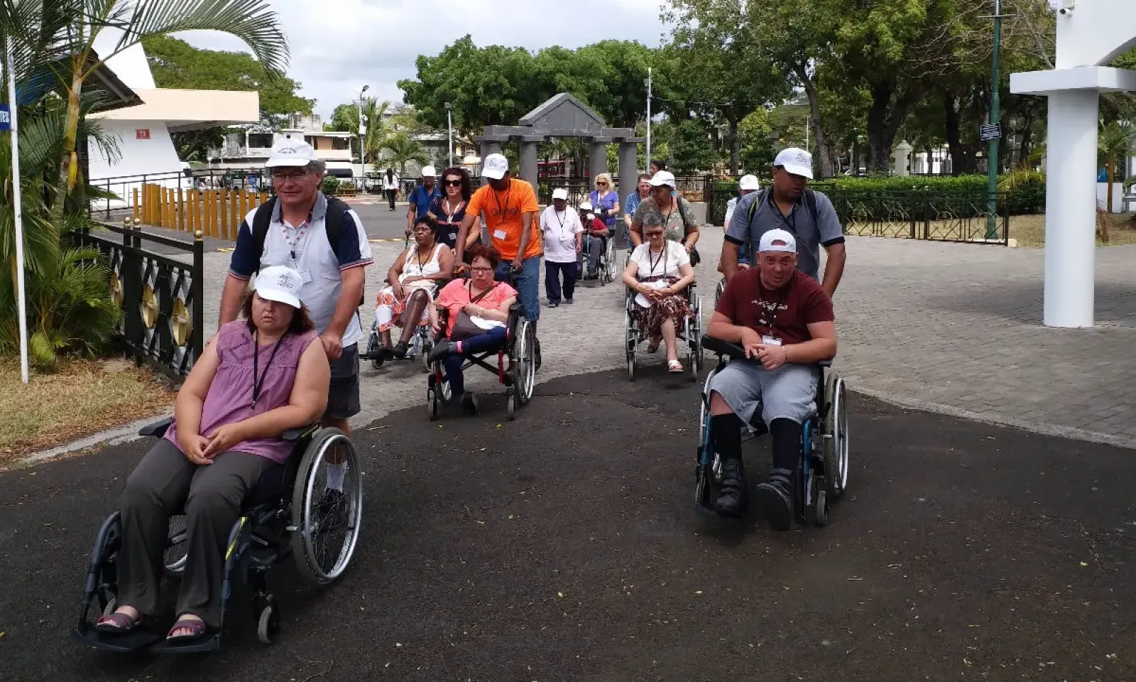 Lors d’une visite au tombeau du Bienheureux Père Laval.