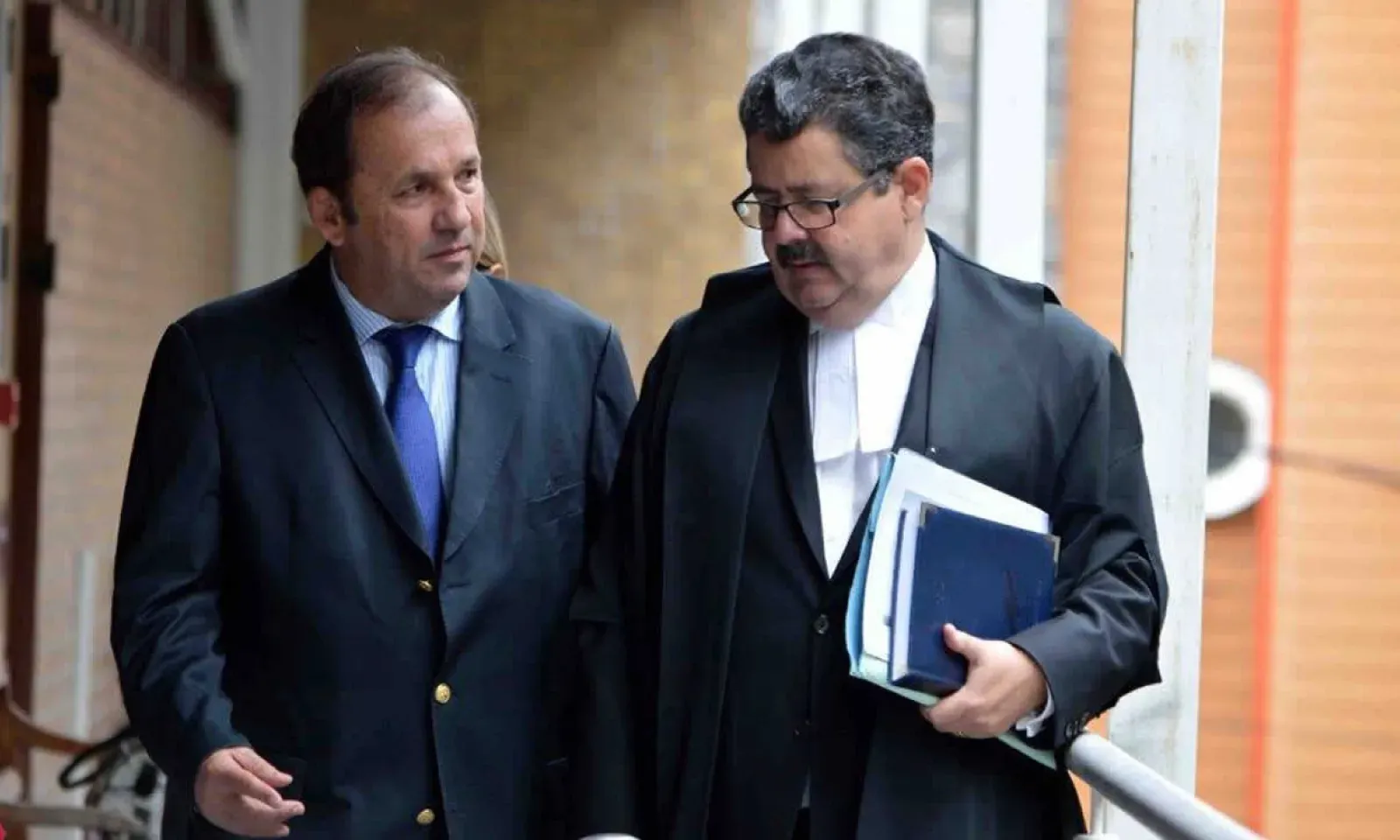 Bernard Maigrot et son avocat Gavin Glover 