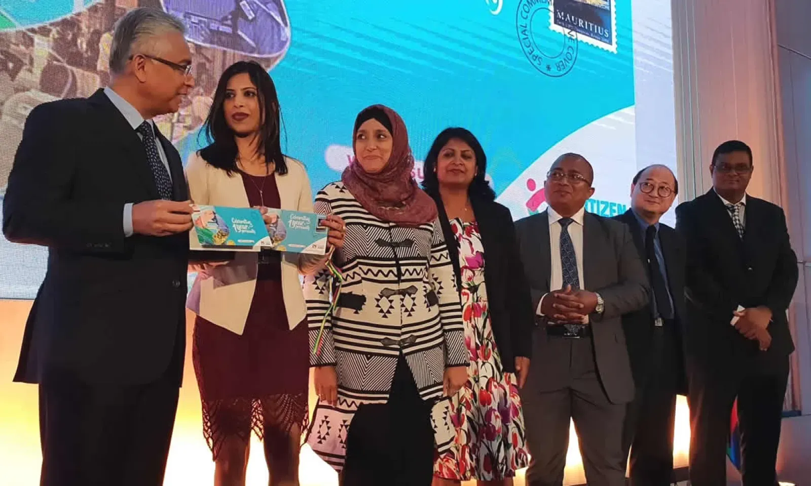 Pravind Jugnauth avec les officiers de la Citizen Support Unit