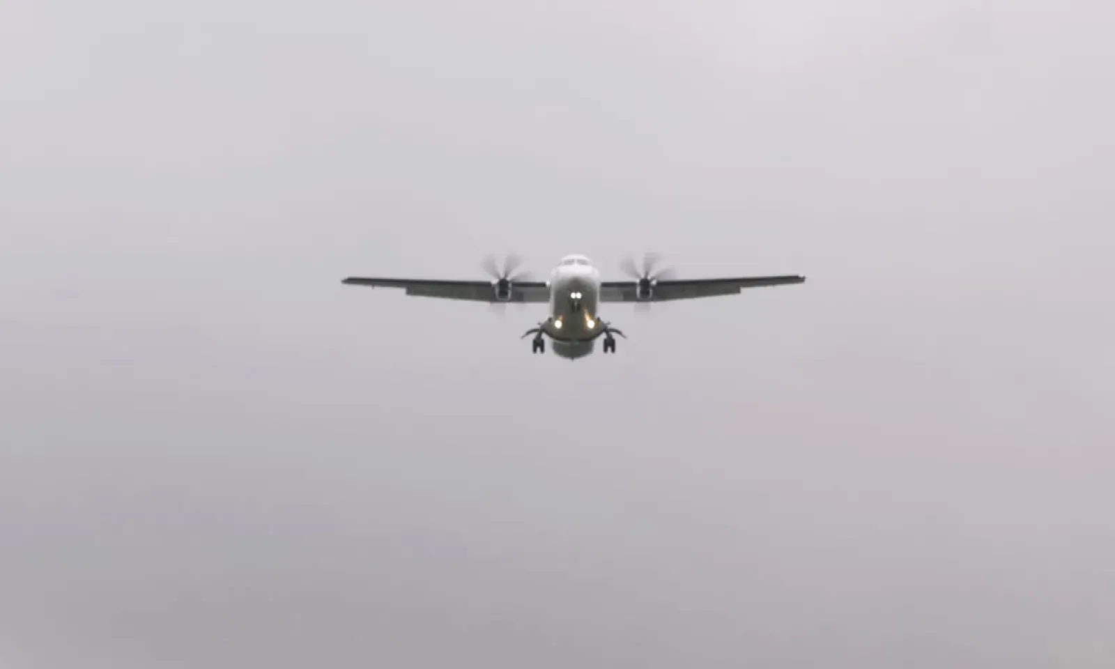 L'avion a dû atterrir en toute urgence à l'aéroport de Plaisance (Crédit photo : Waren Marie)