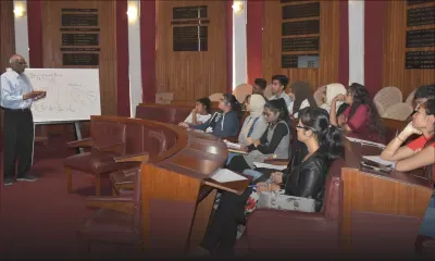 Bouc Pillay Vythilingum initie des élèves au photojournalisme