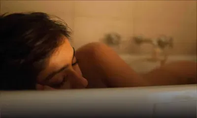 Ileana D’Cruz pose nue dans une baignoire