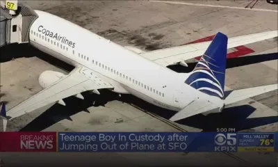 Un adolescent trop pressé de descendre de l'avion arrêté à San Francisco