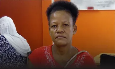 Lourdement endettée, Marinette cherche du travail