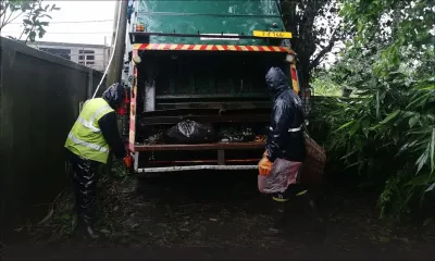 Levée de l’alerte cyclonique : des éboueurs bravent le mauvais temps
