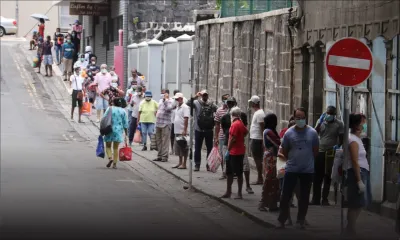 Deuxième jour de réouverture des supermarchés et boutiques : de longues files d'attente dans plusieurs régions