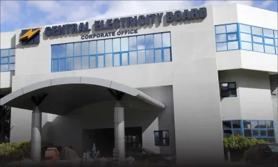 Central Electricity Board : trois cadres suspendus