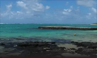 À Blue-Bay : un baigneur recherché pour avoir caressé une mineure dans l’eau