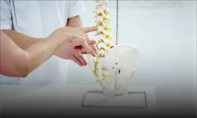 Des dénonciations sur un site international : controverse entourant un chiropracteur