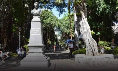 Scène d’une rare violence à Port-Louis : elle agresse un policier et se met à moitié nue 