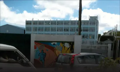 Tempête Carlos : les écoles, collèges et universités fermés ce mardi 