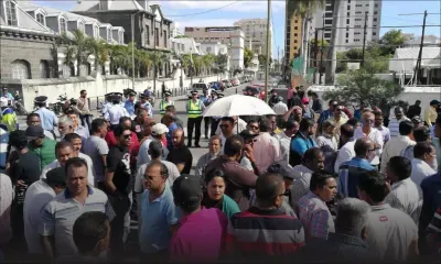 Taxi drivers go slow