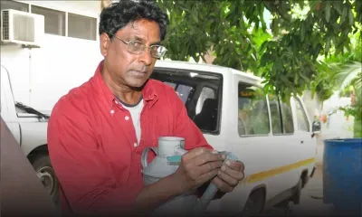 Seeven Seevathean, ferblantier: main de fer et le sourire aux lèvres