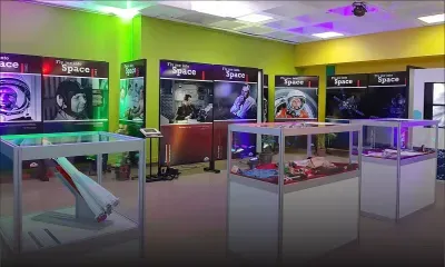 Exposition spatiale Fly me into Space : Axel Ruhomaully photographie des pièces du Musée Tsiolkovski