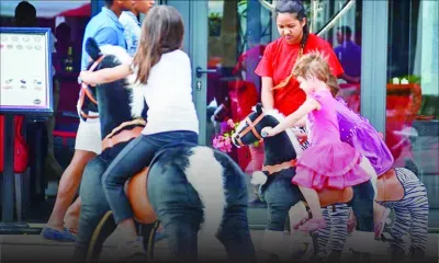 Des balades à poney pour les enfants au Salon de la Famille et de la Santé