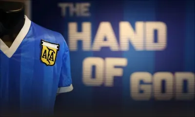 Un maillot de légende de Maradona, vendu plus de 9 millions de dollars, pulvérise les records