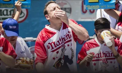 72 hot-dogs en 10 minutes : "un gars qui aime manger" devient légende