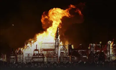 Une maquette géante du Londres de 1666 brûlée en souvenir du Grand incendie