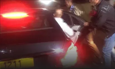 Réunion houleuse à Barkly : revivez le moment où Étienne Sinatambou a quitté les lieux sous les huées des habitants