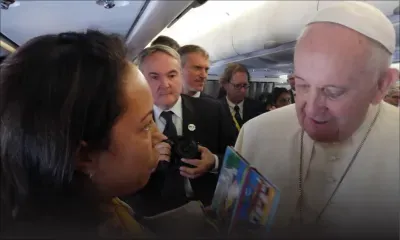Vol papal en route pour Maputo : Ambiance cordiale entre le pape et la presse