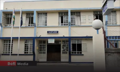 Dans un supermarché : elle dissimule des poissons frigorifiés dans son pantalon