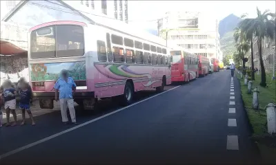 Rue Jemmapes, Port-Louis - Stationnement d’autobus : la loi de la jungle
