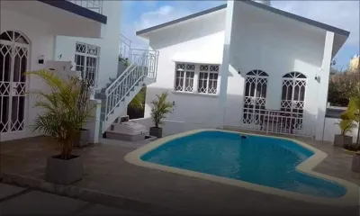 Location de campements/villas : Rs 2 500 à Rs 6 000 par nuit en période de fin d’année 