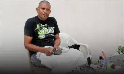 Clovis Tom, cordonnier: il a reconstruit sa vie à la sueur de son front