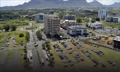 À Ébène : premiers coups de pioche pour le Parking Tower