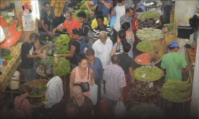 Au Marché central : levée de boucliers contre l’augmentation des frais de location des étals