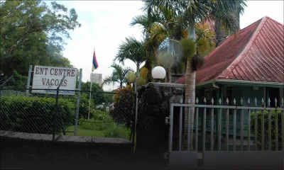 Une pile introduite dans l’oreille d’un enfant: une mère allègue que son fils a perdu l’ouïe