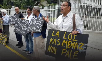 Amendements à la Protection from Domestic Violence Act: SOS Papa manifeste devant le Parlement